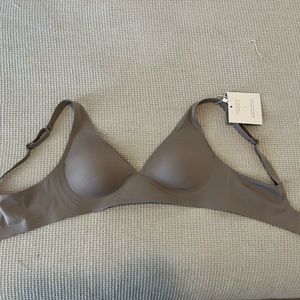 Seamless lingerie bra